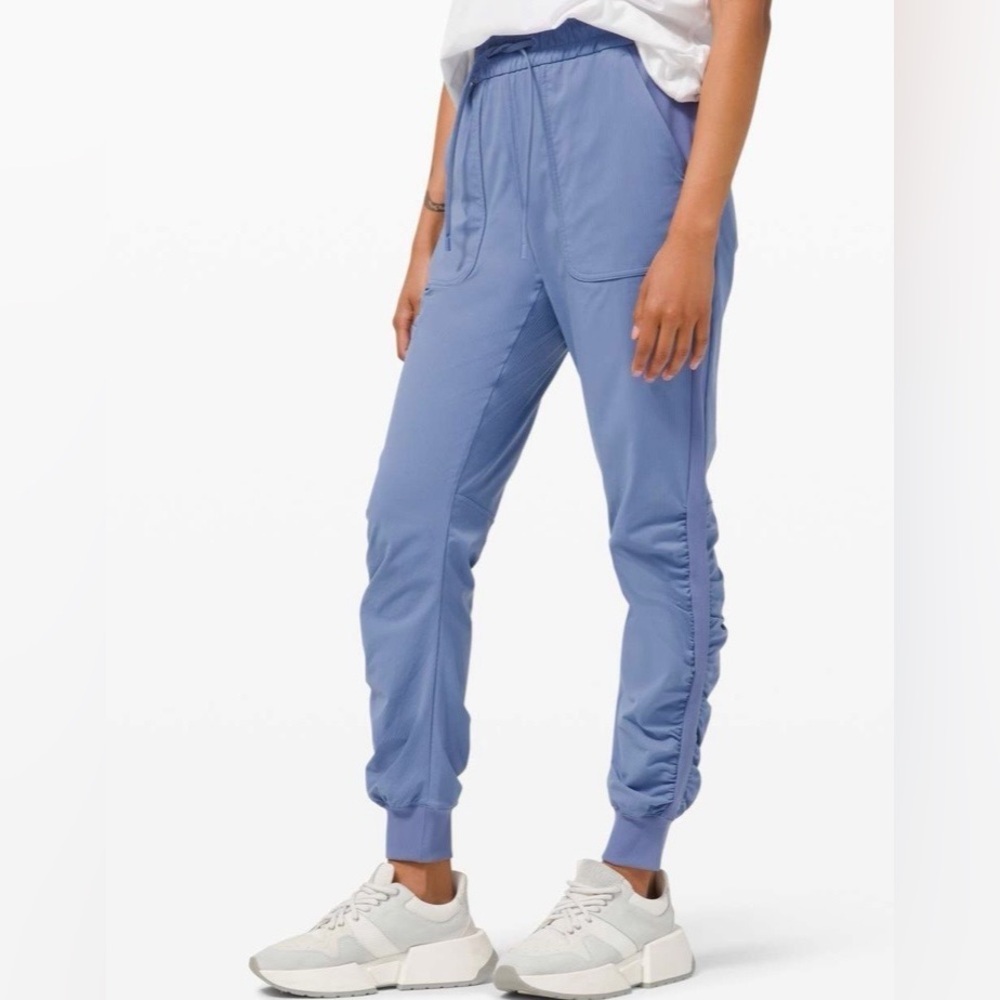 Lululemon Beyond the Studio Jogger
Water Drop size 2 EUC